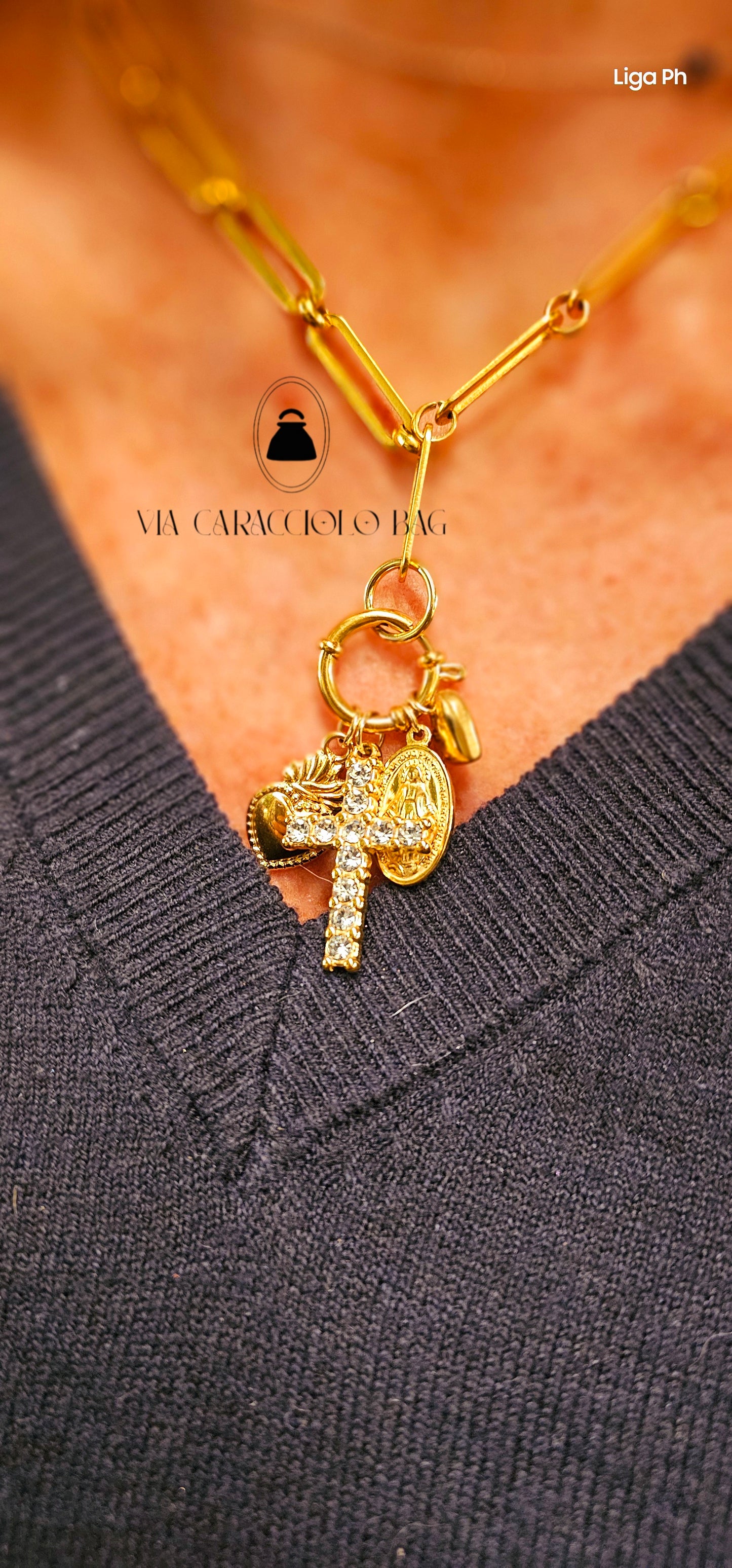 Collana con croce e medaglie sacre